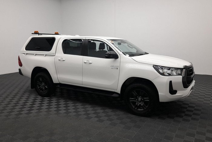 2022 Toyota Hilux SR