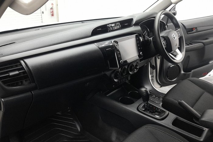 2022 Toyota Hilux SR