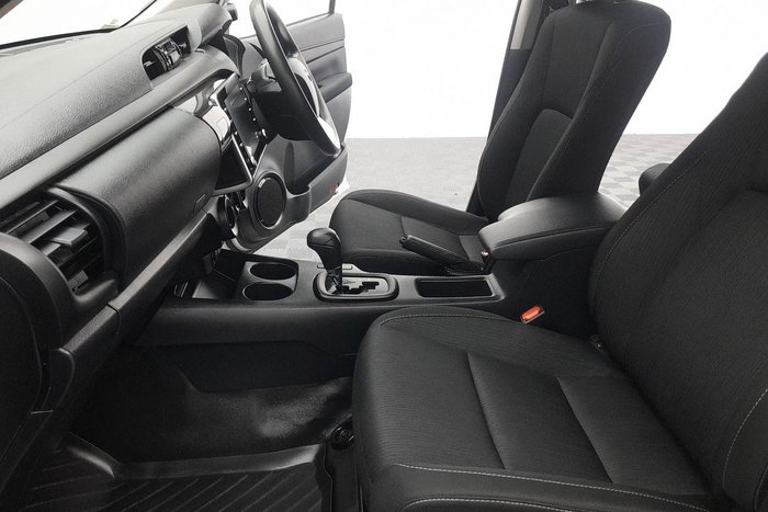 2022 Toyota Hilux SR