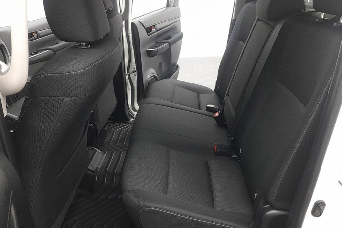 2022 Toyota Hilux SR