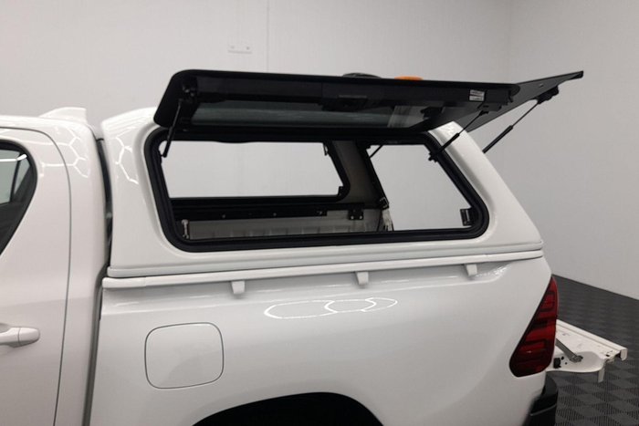 2022 Toyota Hilux SR