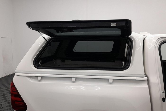 2022 Toyota Hilux SR