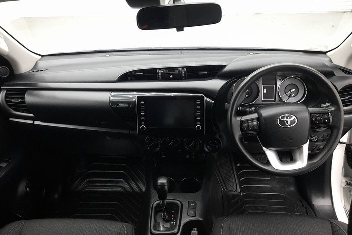 2022 Toyota Hilux SR