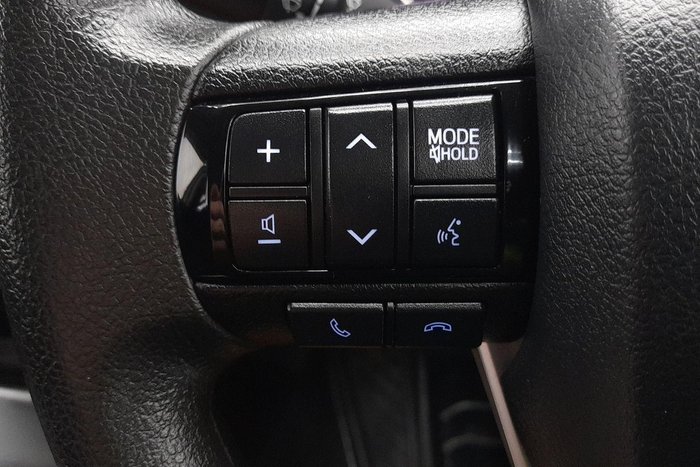 2022 Toyota Hilux SR