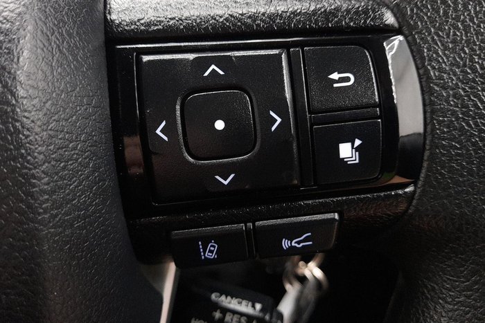 2022 Toyota Hilux SR