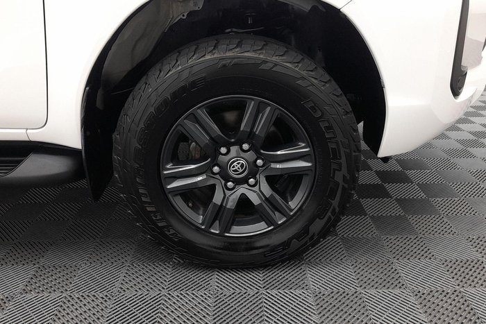 2022 Toyota Hilux SR