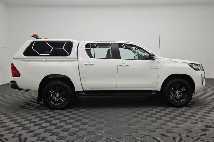 2022 Toyota Hilux SR