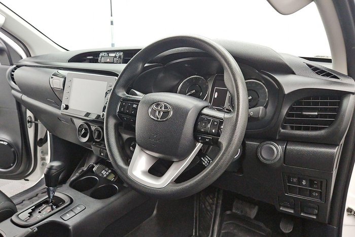 2022 Toyota Hilux SR