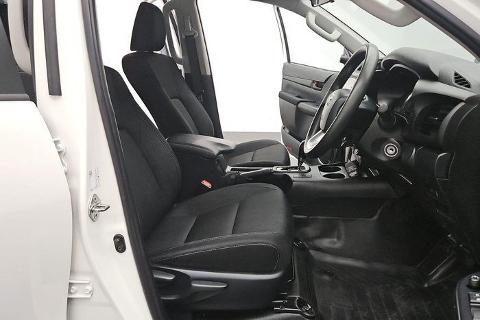 2022 Toyota Hilux SR