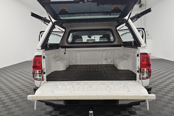 2022 Toyota Hilux SR