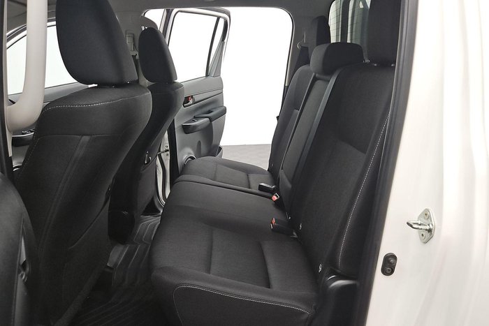 2022 Toyota Hilux SR