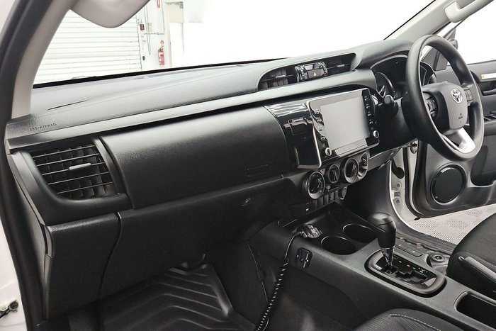 2022 Toyota Hilux SR