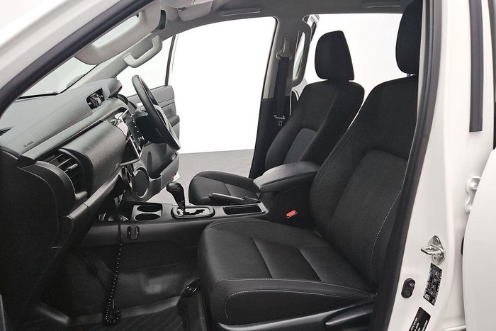 2022 Toyota Hilux SR