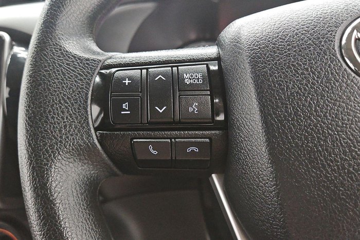 2022 Toyota Hilux SR