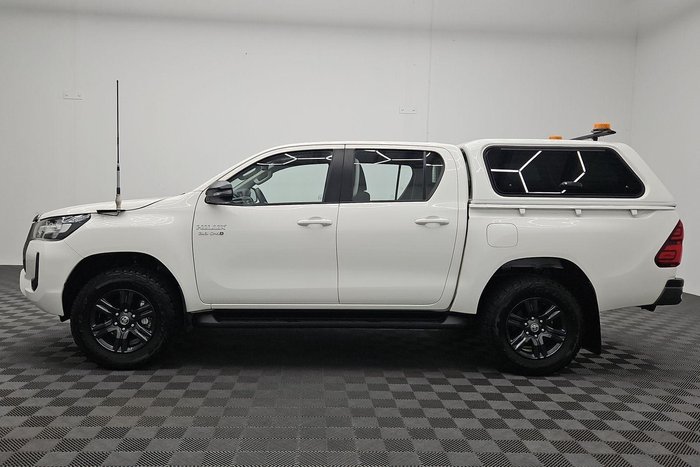 2022 Toyota Hilux SR