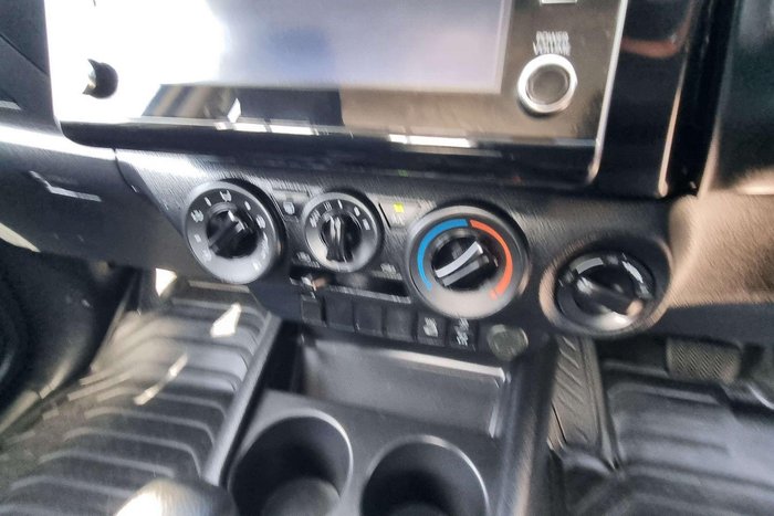 2021 Toyota Hilux SR