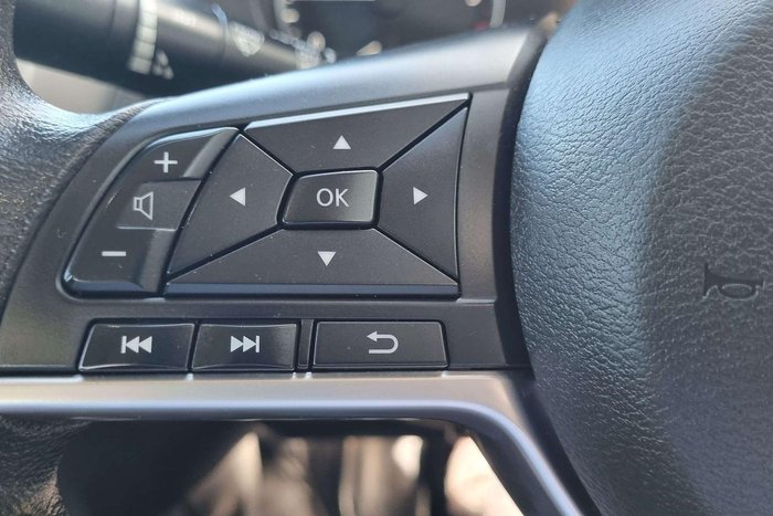 2022 Nissan Navara SL