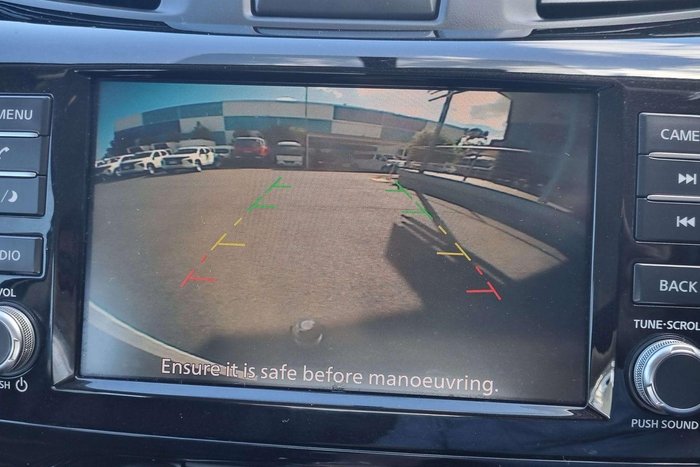 2022 Nissan Navara SL