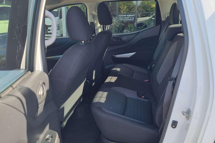 2022 Nissan Navara SL