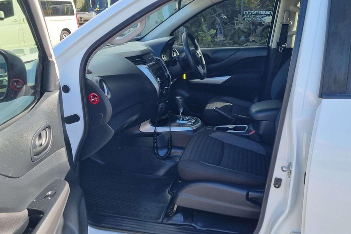 2022 Nissan Navara SL