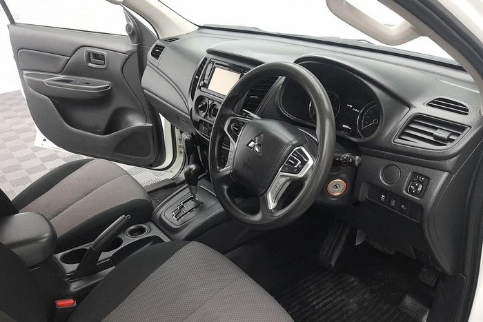 2022 Mitsubishi Triton GLX