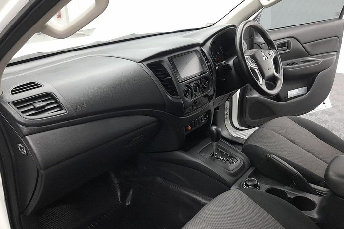 2022 Mitsubishi Triton GLX