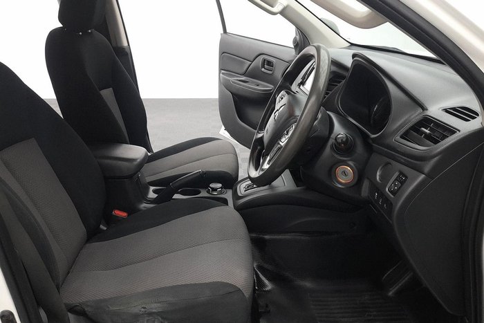 2022 Mitsubishi Triton GLX