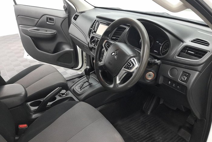 2022 Mitsubishi Triton GLX