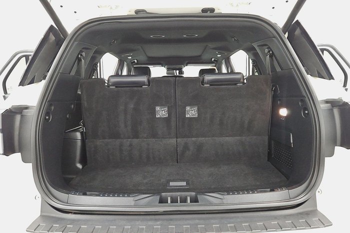 2023 Ford Everest Platinum