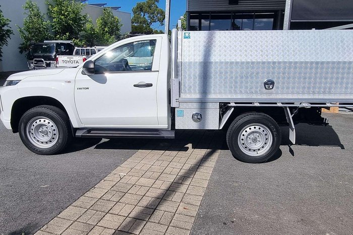 2023 Mitsubishi Triton GLX