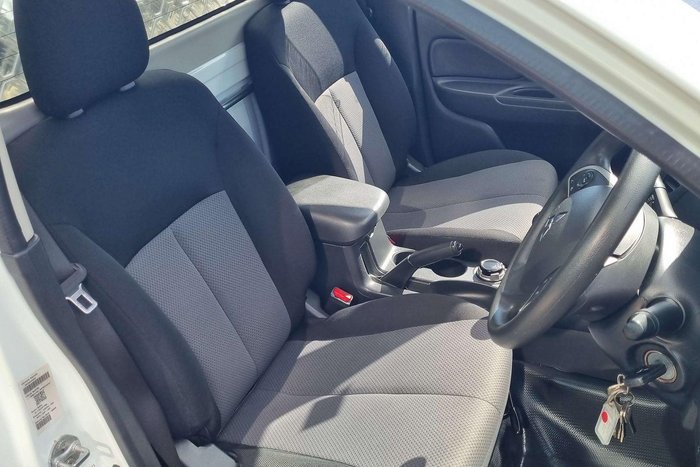 2023 Mitsubishi Triton GLX