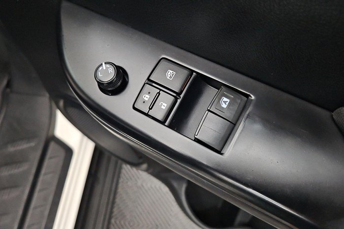 2019 Toyota Hilux SR