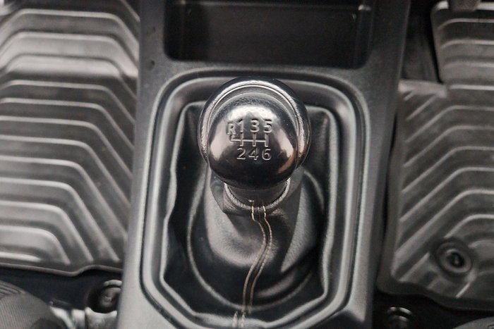 2019 Toyota Hilux SR