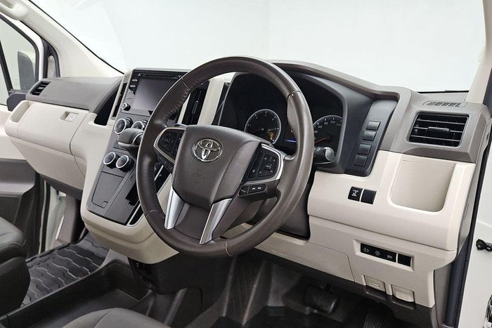 2020 Toyota Hiace Commuter GL