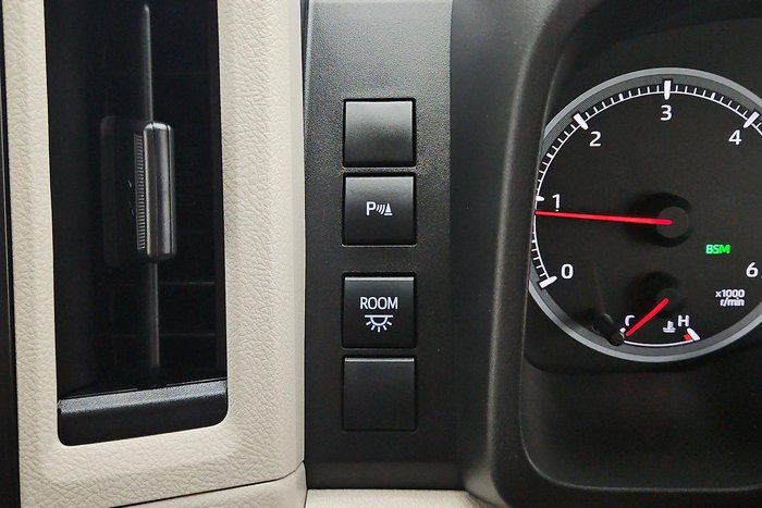 2020 Toyota Hiace Commuter GL