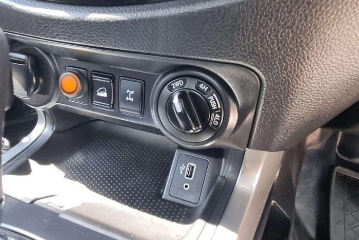 2021 Nissan Navara SL