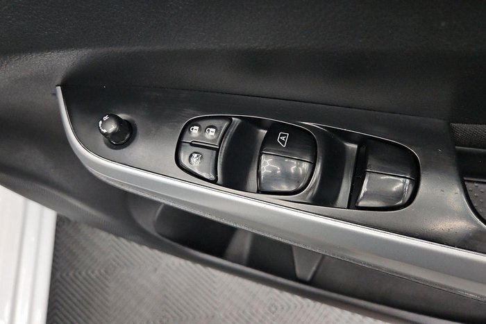 2021 Nissan Navara SL