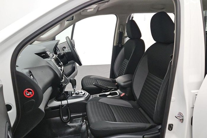 2021 Nissan Navara SL