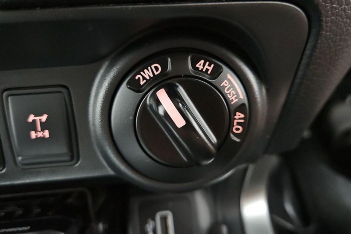 2021 Nissan Navara SL