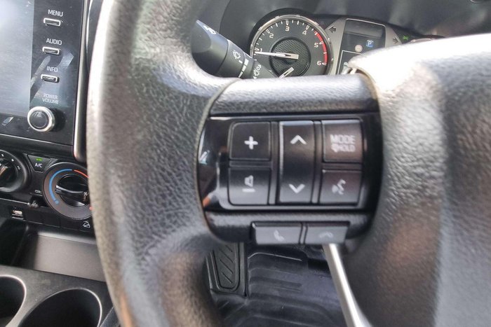 2022 Toyota Hilux SR