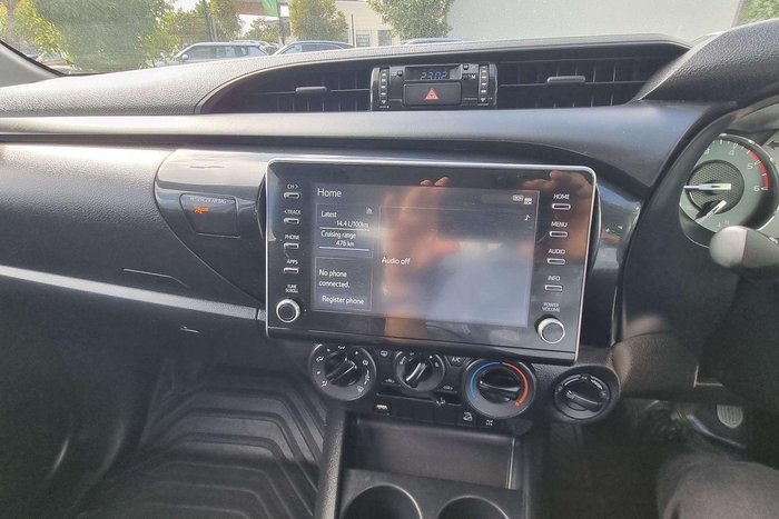 2022 Toyota Hilux SR