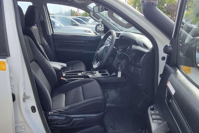 2022 Toyota Hilux SR