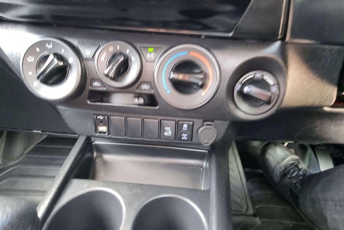 2022 Toyota Hilux SR