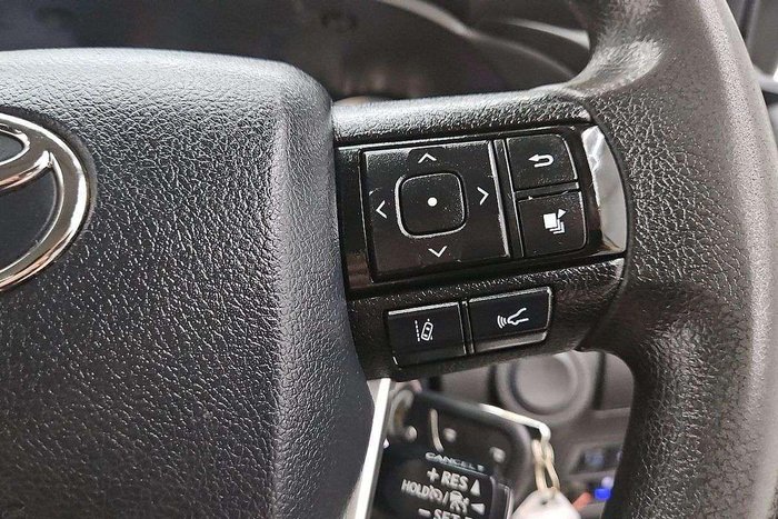 2022 Toyota Hilux SR