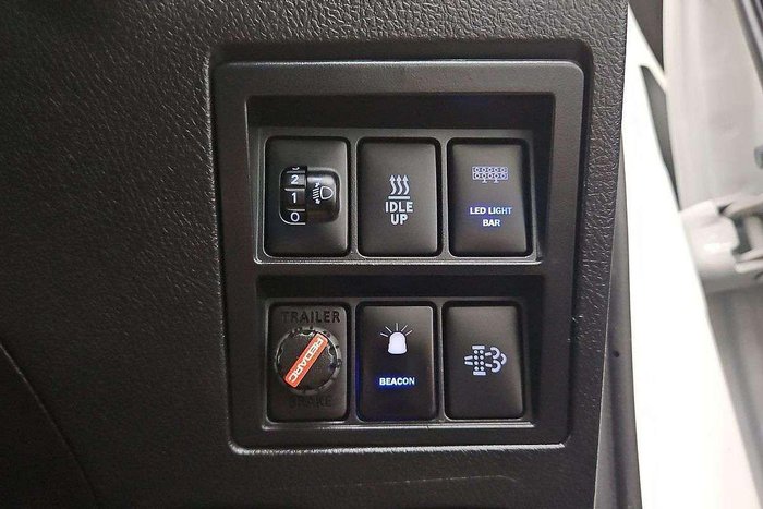 2022 Toyota Hilux SR