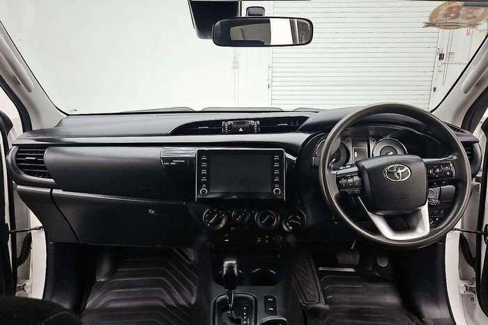 2022 Toyota Hilux SR