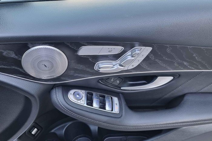 2021 Mercedes-Benz GLC-Class GLC300