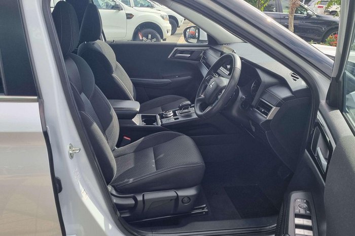 2024 Mitsubishi Outlander ES