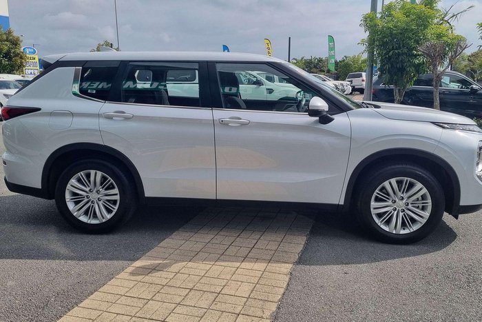 2024 Mitsubishi Outlander ES