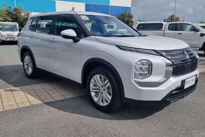 2024 Mitsubishi Outlander ES